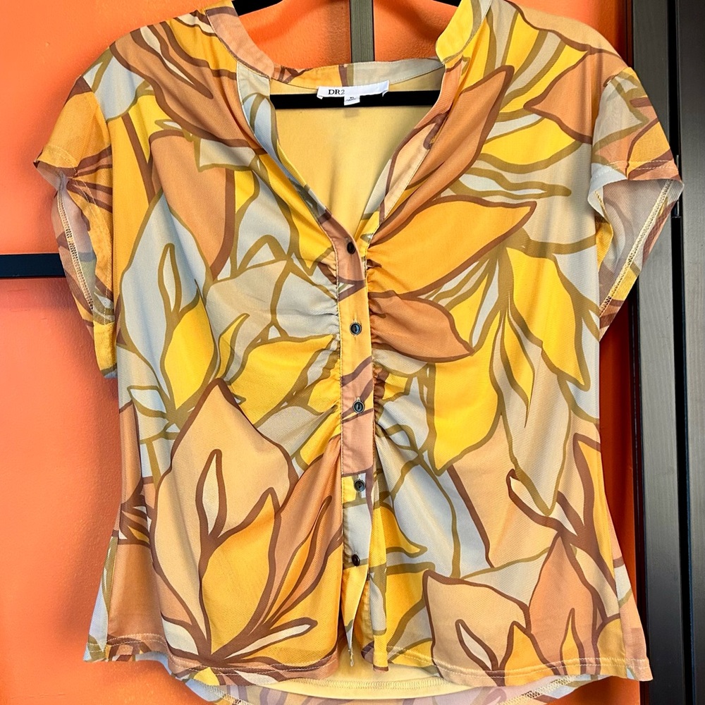 DR2 Yellow & Tan Floral Ruched Short Sleeve Blouse
